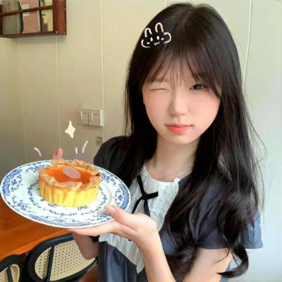 穿黄睡衣的女孩